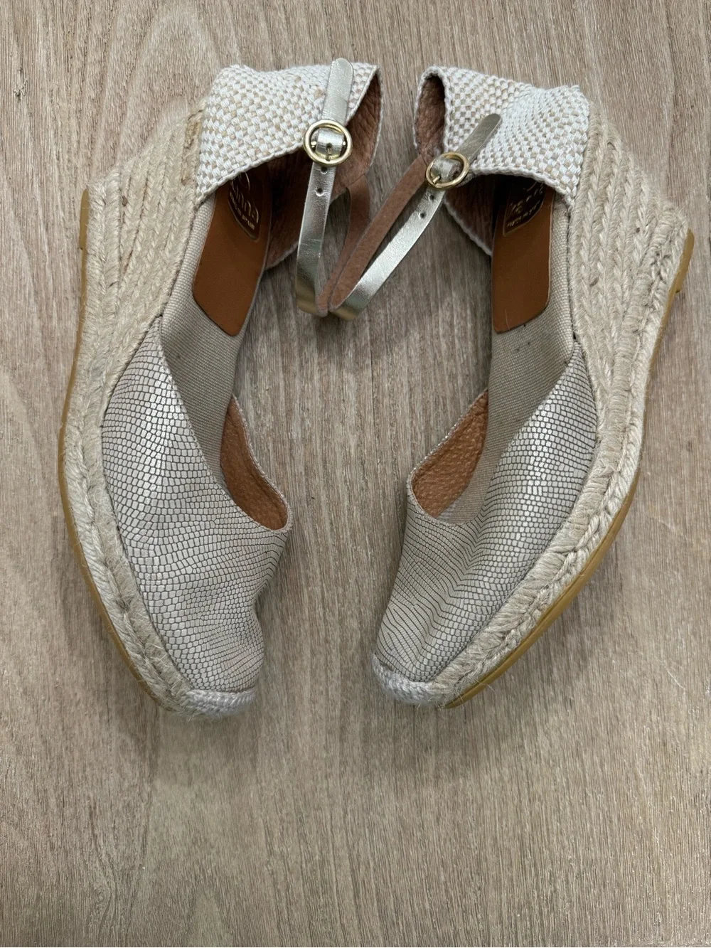 Kanna Spain Metallic Silver Snake-Print Espadrille Wedge Sandals - Size 9